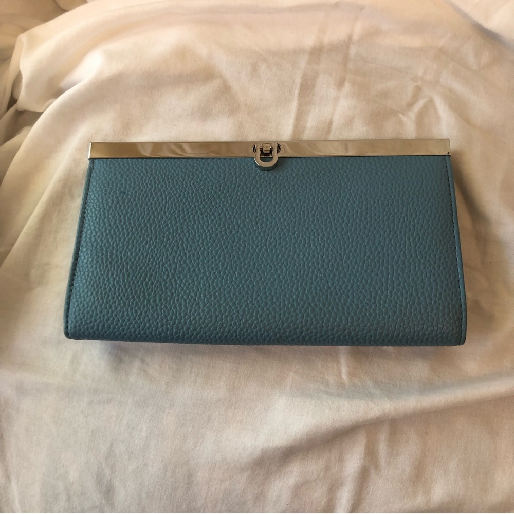 Buxton elegant blue wallet, 8.5 x 5”, blue with silver toggle closure, Preowned
